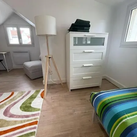 Casa de Férias Maison Proche De Paris *
