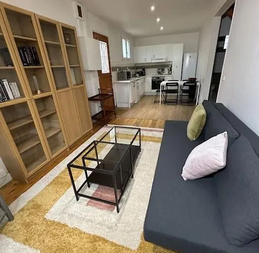 Дом отдыха Maison Proche De Paris Ванв